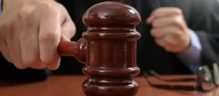 Judge striking gravel in courtroom
