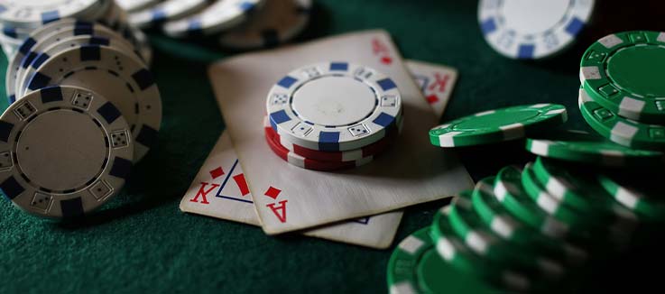 poker hand and chips 